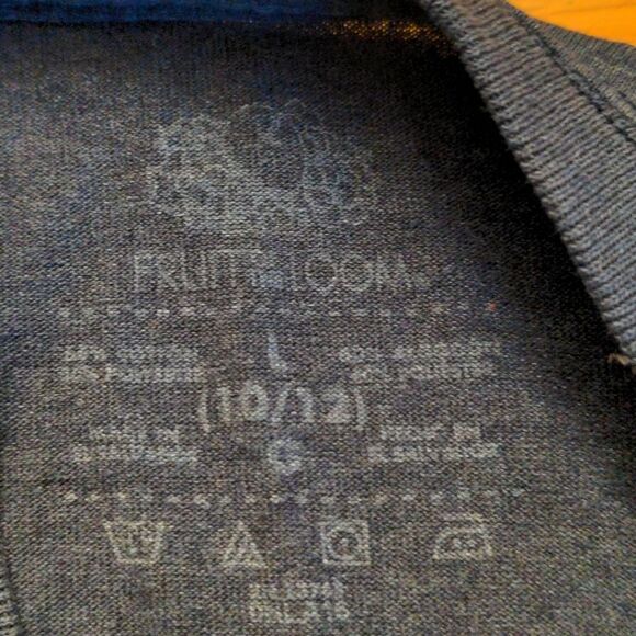 Like new fruit of the loom youth L v-neck tshirt - Picture 3 of 3